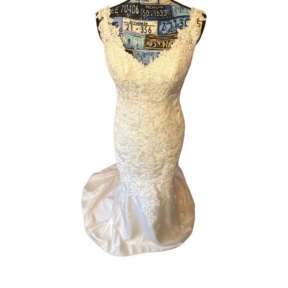 Essense of Australia Wedding Dress Sz 10 - Picture 3 of 13